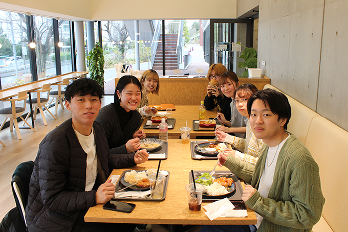 桜美林大学の学生さんとカフェでランチ