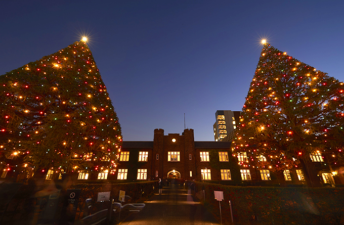 クリスマス・ライトが灯る立教大学